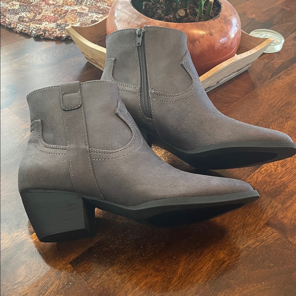 CUSHIONAIRE Outlaw Western Boot, Women’s 6.5M, Gray